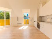 Apartamento T2 Renovado para Venda junto ao IPO, em 7...