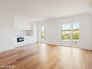Apartamento T2 sem moveis para arrendamento na Estrela