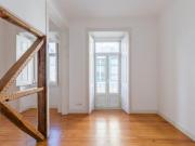 Apartamento T2, sem móveis para arrendamento na zona de...
