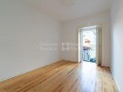 Apartamento T2 sem móveis para arrendar na Misericórdia