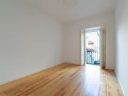 Apartamento T2 sem móveis para arrendar na Misericórdia