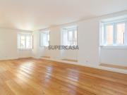 Apartamento T2 situado na Rua do Terreirinho, junto ao...