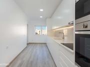 Apartamento T2 totalmente remodelado com estacionamento...