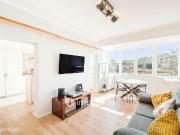 Apartamento T2, totalmente remodelado, em Queluz
