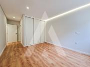 T2 renovado com terraço em Esgueira