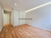 T2 renovado com terraço em Esgueira