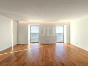 Apartamento T2, vista mar, em Paço de Arcos, Oeiras