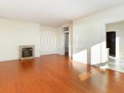 Apartamento T3+1 com garagem, no Campo Alegre, Porto