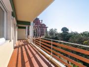 Apartamento T3+1, com varanda e estacionamento, na Parede