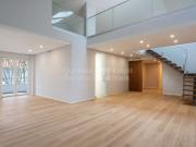 Apartamento T3+1 com varandas e estacionamento em Carcavelos