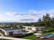 Moradia T3+1, em condomínio fechado, com piscina...