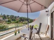 Apartamento T3+1 no centro de Cascais com jardim privativo
