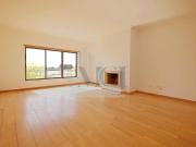 Apartamento T3, 1º Andar com 155 m², com parqueamento...