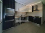 Apartamento T3, 1º Andar, com lugar estacionamento,...