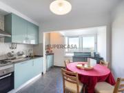 Apartamento T3, 8º andar, com duas casas de banho como novo