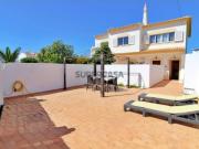 Apartamento T3 a 350m da Praia da Lota