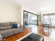 Apartamento T3 com 171m, e garagem fechada, em Argoncilhe