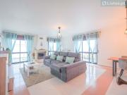 Apartamento T3 com 2 terraços e garagem box em Mem Martins