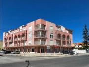 Apartamento T3, com 3 parqueamentos, necessita algumas...