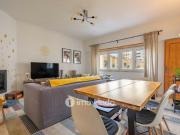 Apartamento T3 com áreas amplas e arrecadação, em Carnaxide