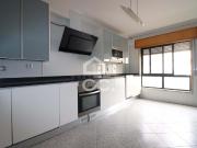 Apartamento T3 com elevador e arrumo no Carregado...