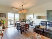 Apartamento T3, com estacionamento e varanda, Telheiras