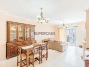 Apartamento T3, com estacionamento e vista mar, na Ericeira