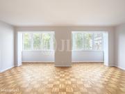 Apartamento T3, com garagem e varanda, em Lisboa