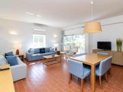 Apartamento T3 com jardim, estacionamento e piscinas em...