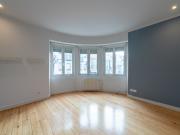 Apartamento T3 com logradouro para arrendamento em Lisboa