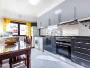 Apartamento T3 com Parqueamento e Arrecadao em Massam