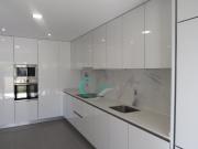 Apartamento T3 com parqueamento e arrumos na Quinta da...