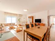 Apartamento T3 com piscina e lugar de garagem em Albufeira