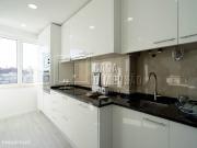 Apartamento T3, com remodelao total e varandas, em Benfica!
