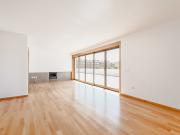 Apartamento T3 com terraço e garagem em Matosinhos Sul,Porto