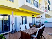 Apartamento T3 com Terraço Privativo e Garagem Box