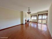 Apartamento T3 com timas reas