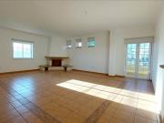 Apartamento T3 com uma área total de 194 m2, situado em...