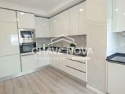 Apartamento T3 com varanda aberta, vista para o Rio em...