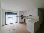 Apartamento T3 com varanda e 2 lugares de estacionamento...