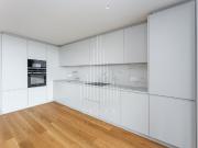 Apartamento T3 com varanda e dois lugares de...