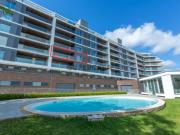 Apartamento T3 com varanda e garagem em Algés Oeiras