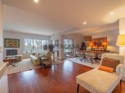 Apartamento T3, com varanda e garagem, na Foz do Douro