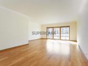 Apartamento T3 com varanda e garagem no Lumiar, Lisboa
