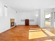 Apartamento T3 com varanda e garagem no Saldanha