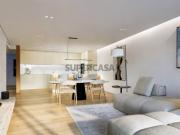 Apartamento T3, com varanda e parqueamento para duas...