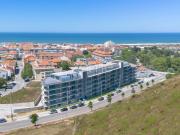 Apartamento T3 com varanda e três lugares de garagem