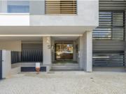 Apartamento T3, com varanda, em Faro