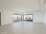 Apartamento T3, com varanda, em Faro