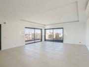 Apartamento T3, com varanda, em Faro